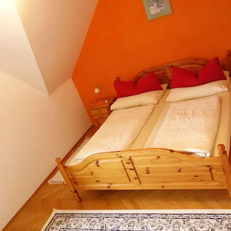 Weingut Primus Suedsteiermark Spielfeld